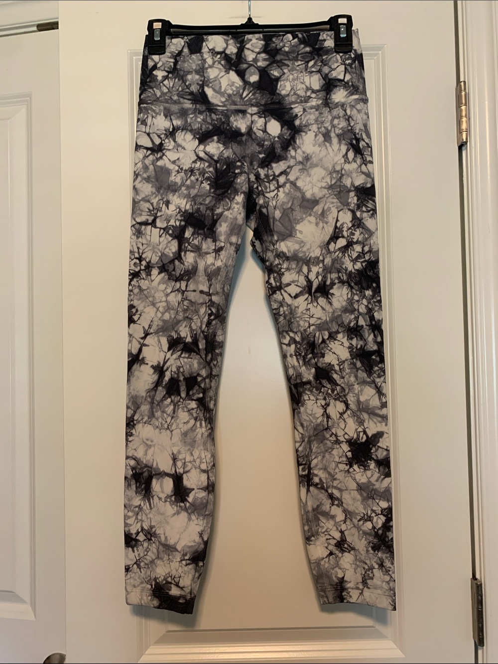 Lululemon Shabori Print Leggings, Black & White, Sz 6 25 in, GUC